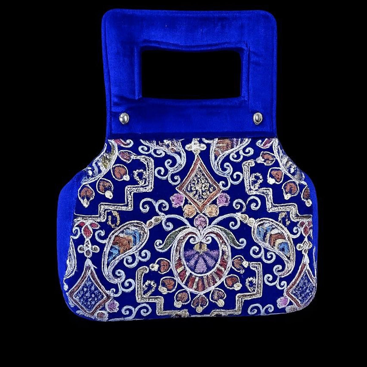 LAYALI